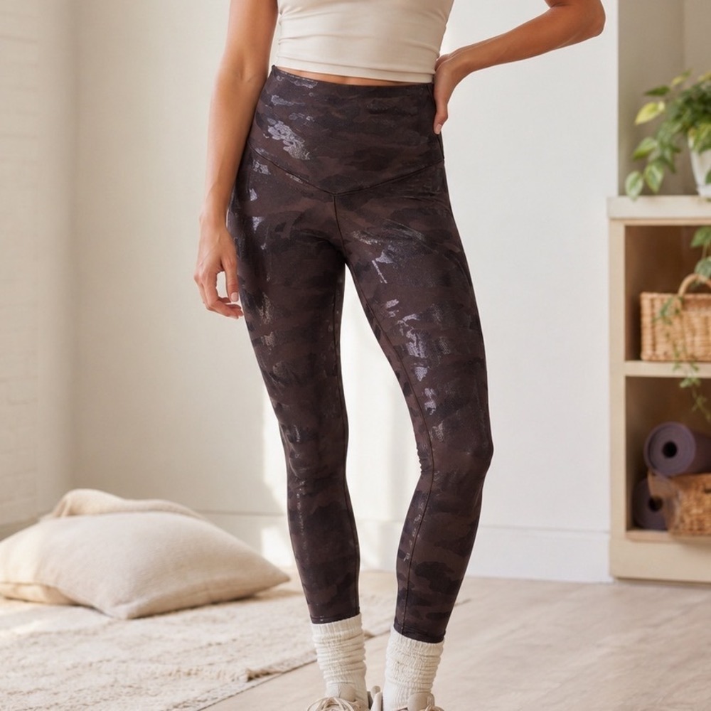 Offline by Aerie Real Me 7/8 Leggings M Brown Camo Shimmer‎ Yoga Pants W4